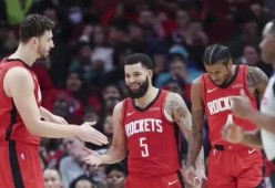 贝博官网平台关于国际比赛日休斯敦火箭备战NBA常规赛；官宣签约细节曝光；气氛紧张；训练强度明显提升的信息